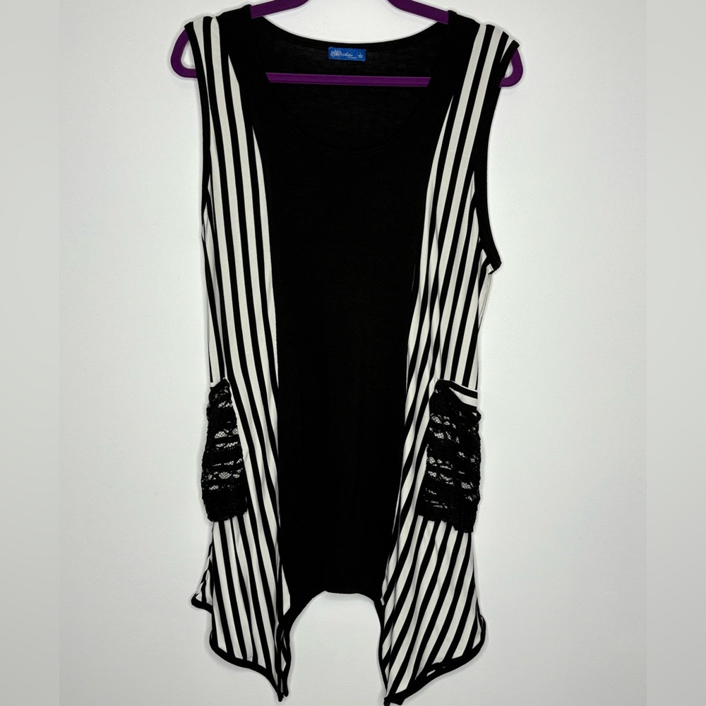 Aster by Firmiana Tunic Black + White Size L Pockets